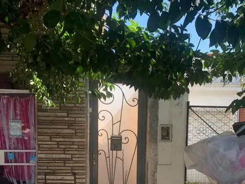 VENTA - en block - 2 locales, 2 departamento 3 ambientes y 1 monoambiente - LA TABLADA