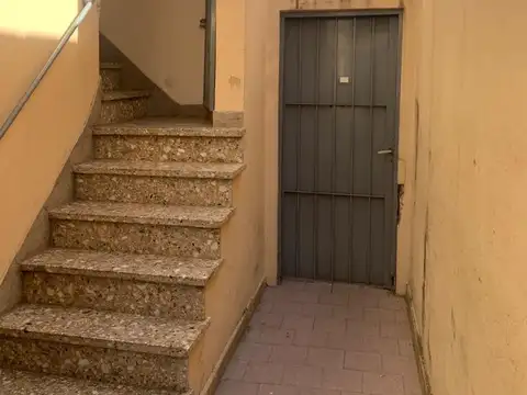 VENTA - en block - 2 locales, 2 departamento 3 ambientes y 1 monoambiente - LA TABLADA