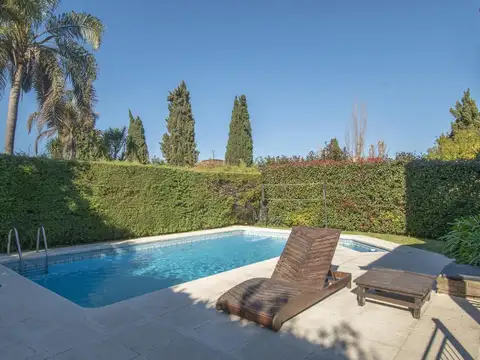 VENTA CASA BANCO PROVINCIA. PISCINA QUINCHO EXCELENTE LOTE ESQUINA. Apta crédito.