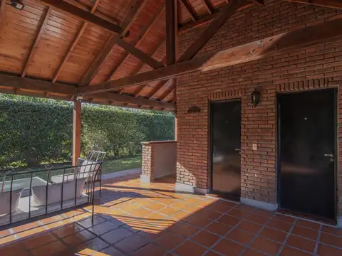 Casa en Venta con 2 cocheras