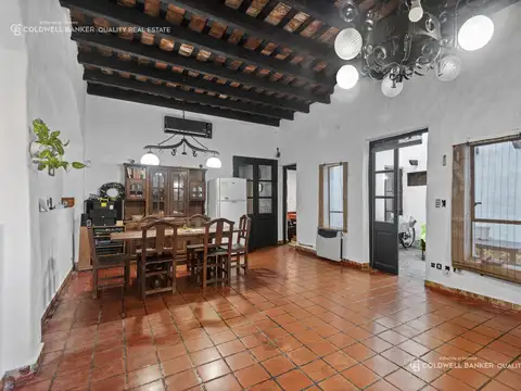Casa 7 ambientes con 2 baños