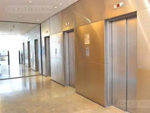 Oficina en Alquiler con 5 cocheras