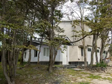 VENTA CASA + 3 DEPARTAMENTOS ORIENTADO A RENTA