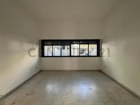 55 2 y 3 300, Piso 0