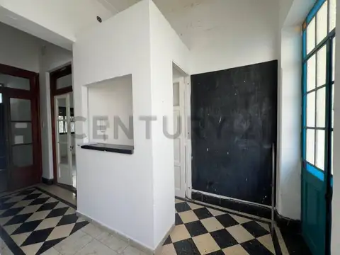 Casa 8 ambientes con 4 baños