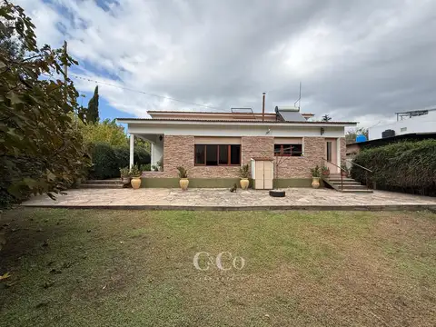 Casa 5 ambientes con 2 baños