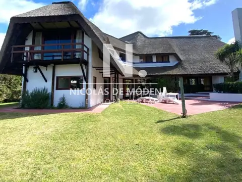 Gran chalet en venta a metros de Palaya Brava