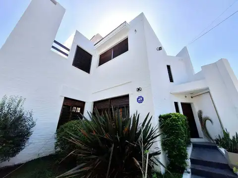 Casa 6 ambientes con 3 baños