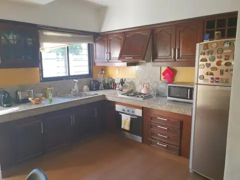 Casa 5 ambientes con 2 baños