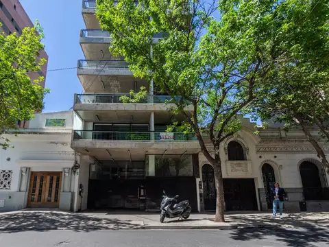 VENTA - COCHERA AMPLIA - ABASTO