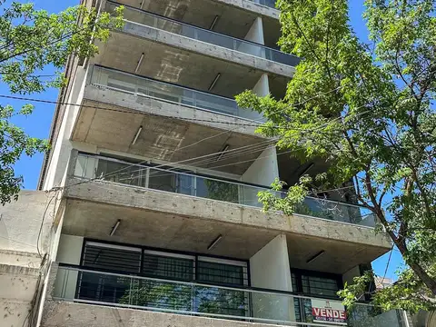 VENTA - COCHERA AMPLIA - ABASTO