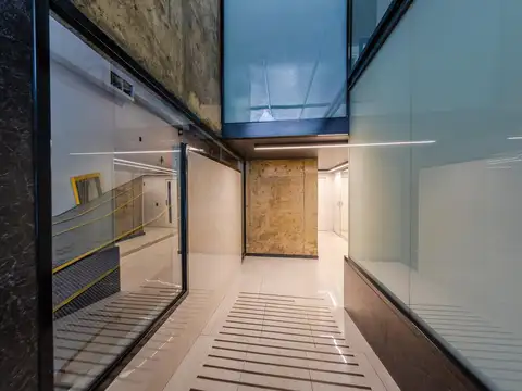 VENTA - COCHERA AMPLIA - ABASTO