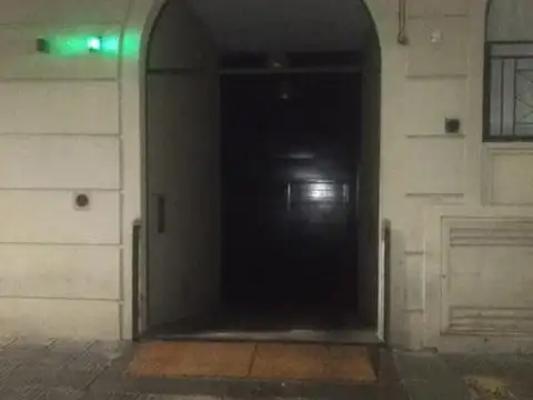 VENTA COCHERA FIJA Y CUBIERTA en Monte Castro- OPORTUNIDAD 