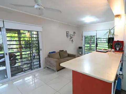 Casa 6 ambientes con 2 baños