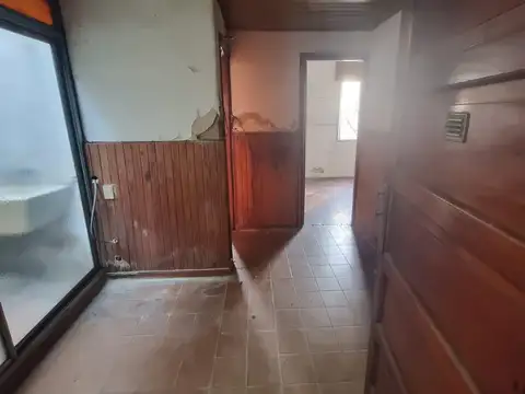 Avenida Beiro 5700, Piso 1