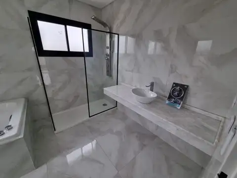 Araucarias, Puertos del Lago, Escobar