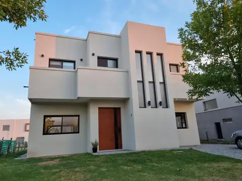 Araucarias, Puertos del Lago, Escobar