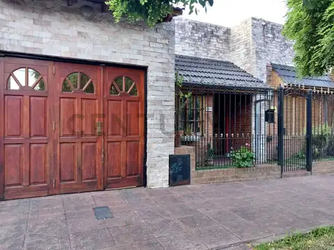 Venta casa 3 ambientes con garaje y quincho