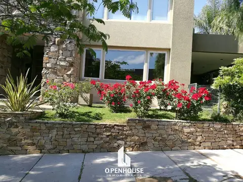 OPENHOUSE vende moderna casa en Barrio Dalvian