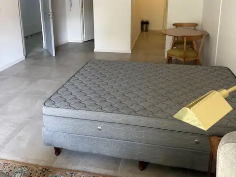 España 1300, Piso 2