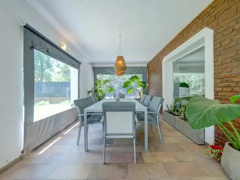 Casa en Venta con 4 cocheras