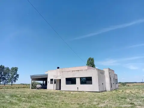 NUEVA CASA EN ESTANCIA LAS MALVINAS - 6200 M2 DE LOTE GARAGE ESPECT PARQUE QUINCHO SUITE C/VESTIDOR