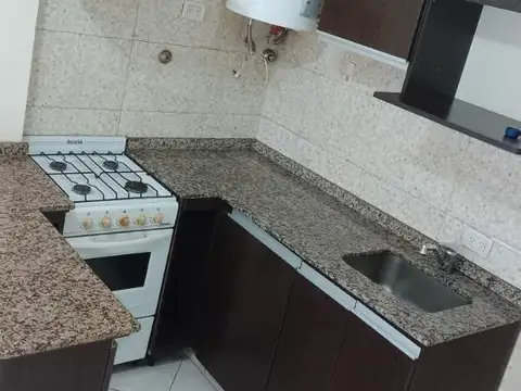 DEPARTAMENTO EN VENTA CON COCHERA Y PATIO CON RENTA