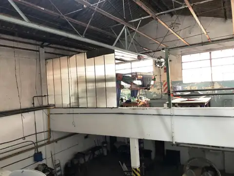 Galpon en Venta 10  mts Frente