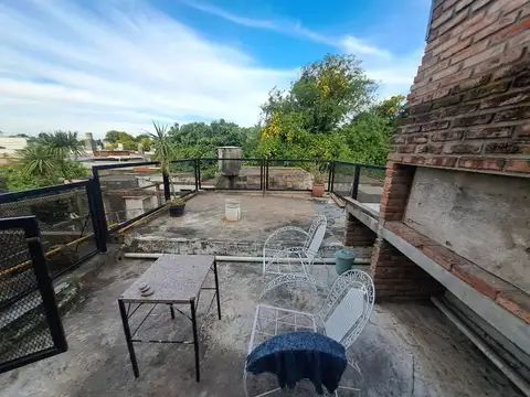 CASA VENTA DIVIDIDA EN 2 PLANTAS 5 DORMI + COCHERA