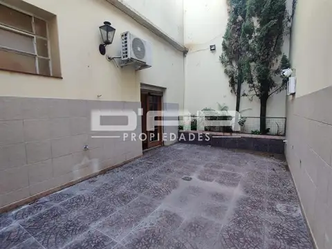 HERMOSO PH DE 3 AMBIENTES AL FRENTE CON 2 PATIOS PARRILLA Y GARAGE!  RETASADO 