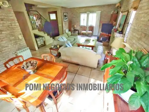 Casa en Venta con 2 cocheras