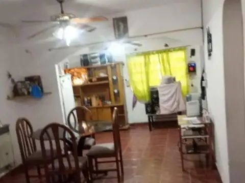 Casa en venta - 3 Dormitorios 2 Baños - 950Mts2 - Bernal Oeste