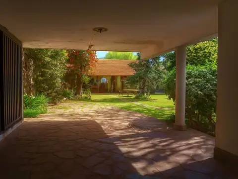 Terreno en Venta en Villa Luzuriaga, USD 900.000