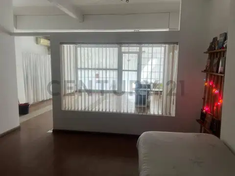 Oficina 5 ambientes con 1 baño