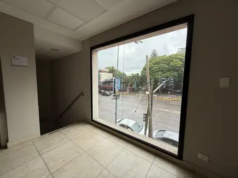 Local en Alquiler en Olivos, USD 8.000