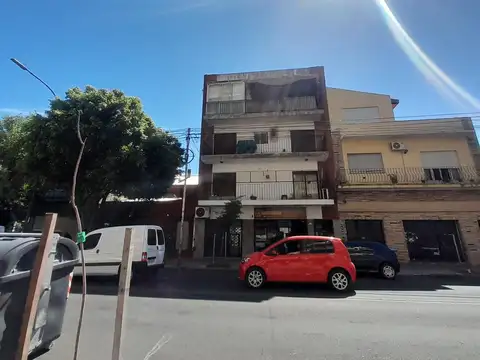 DEPARTAMENTO 2 AMBIENTES LATERAL - 2° PISO PR ESCALERA