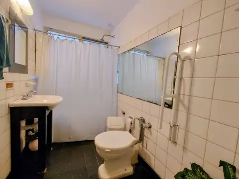 Oficina 4 ambientes con 1 baño