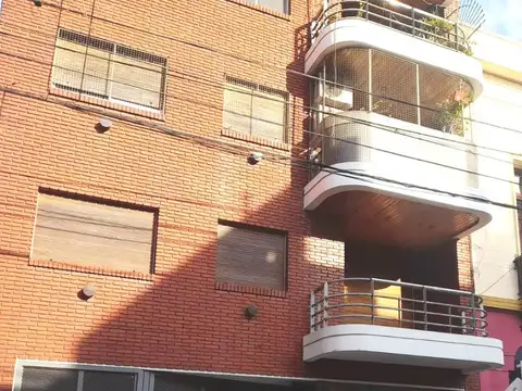 Dto 2 amb c/balcon y cochera