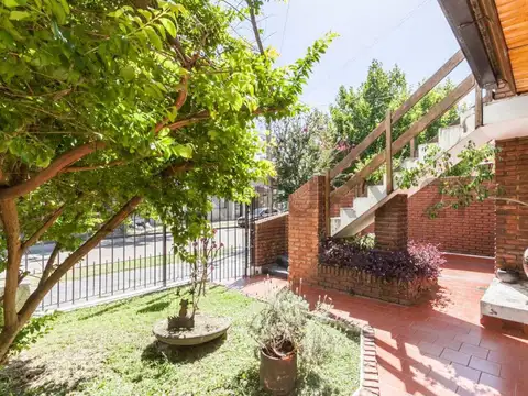 Casa 6 ambientes con 3 baños