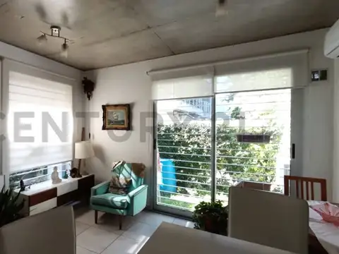 PH CASTELAR NORTE 2 AMBIENTES JARDIN COCHERA