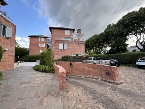 Venta Cochera Desc - Jardines de San Isidro 2 - Acc. Alamo