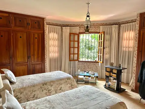 Casa en Venta con 4 cocheras