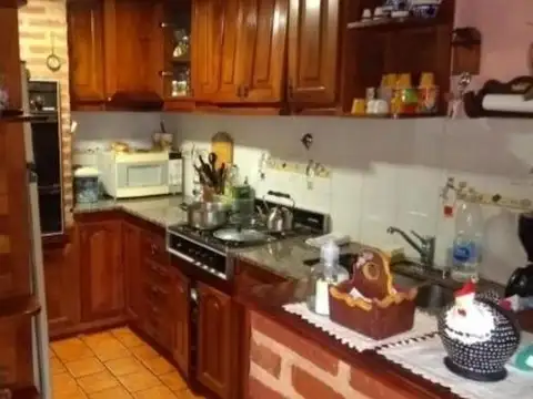 Casa en Venta con 3 cocheras