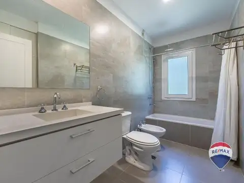 Casa en Venta con 5 cocheras