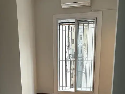 Dpto 1 amb  con balcón corrido