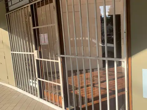 LOCAL en alquiler en importante esquina - BARRIO ALBERDI