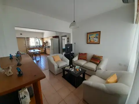 Casa 5 ambientes con 2 baños