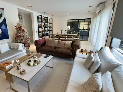 Casa en Alquiler en San Gabriel, USD 3.400