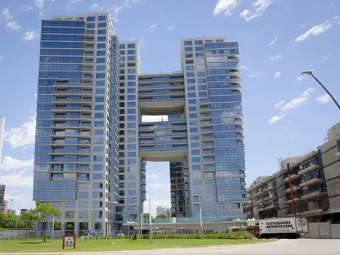 Al Río, Av Libertador 100, 14°01