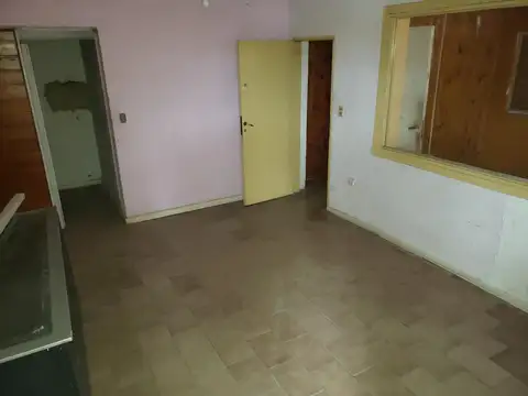 Importante Galpón Urbano Calle Esandi